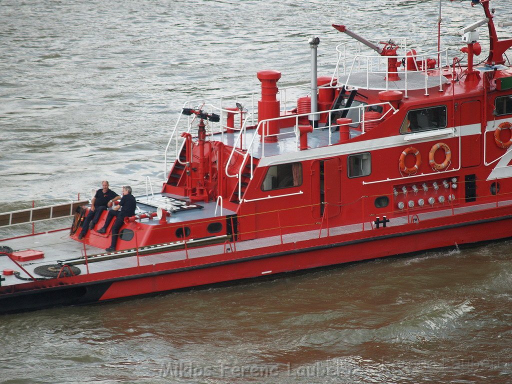 Feuerloeschboot 10-2      P134.JPG